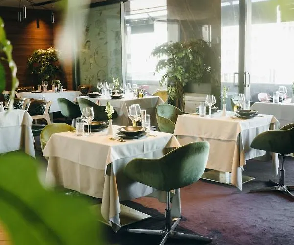 Ambasador ホテル 5*