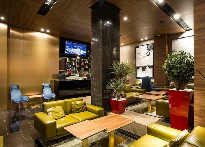 Ambasador ホテル 5*