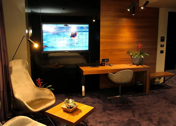 Ambasador ホテル 5*